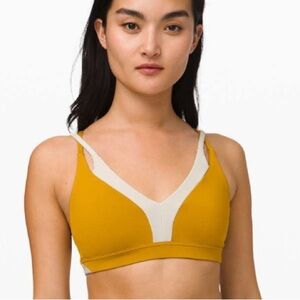 ❤️Lululemon New Ambition Bra
Fools Gold / Light Ivory size 6